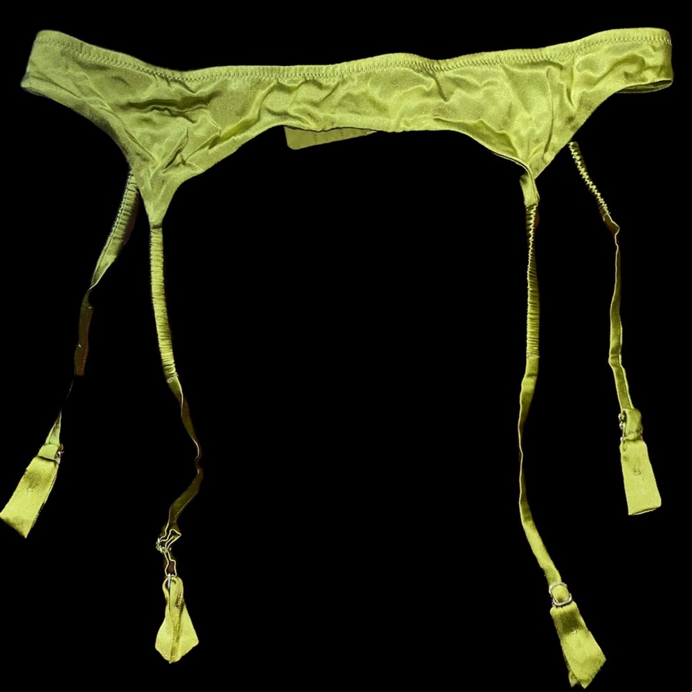 New Victoria’s Secret Silk Garter Belt
